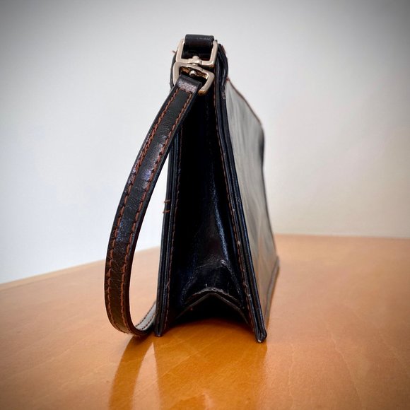 XOXO Small Black Vegan Leather Handbag with Strap - Picture 4 of 12